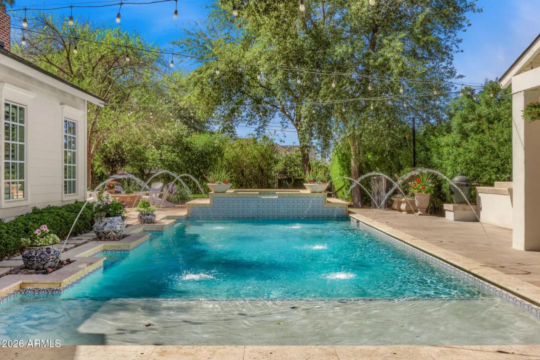 Real Estate Picture 5