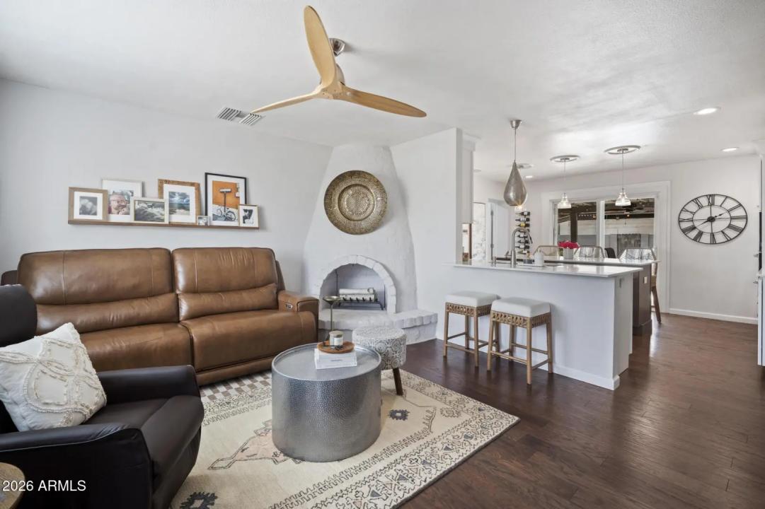 Real Estate Picture 3