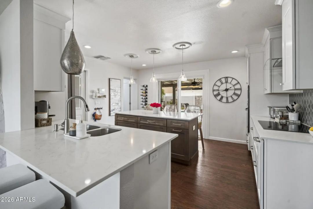 Real Estate Picture 10