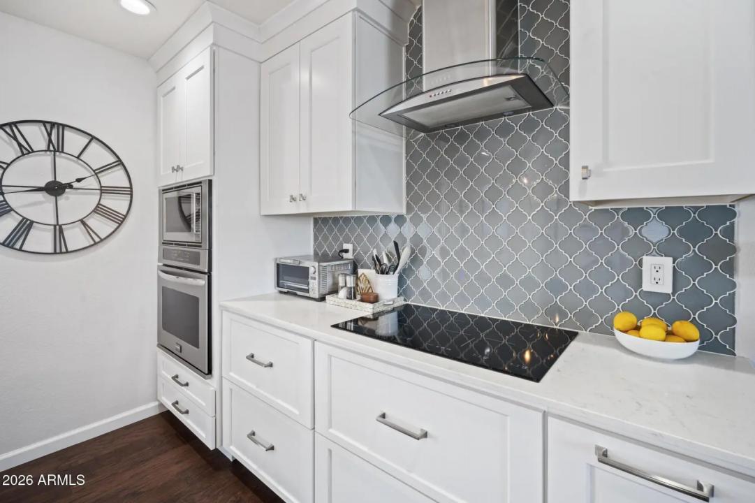 Real Estate Picture 7