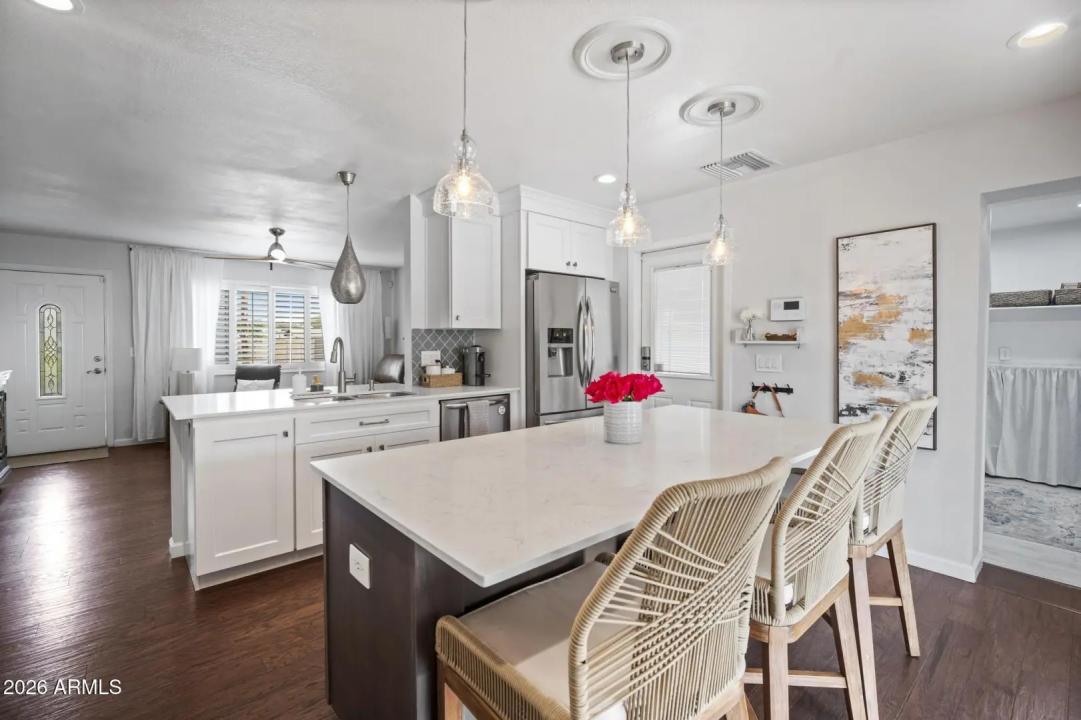 Real Estate Picture 9