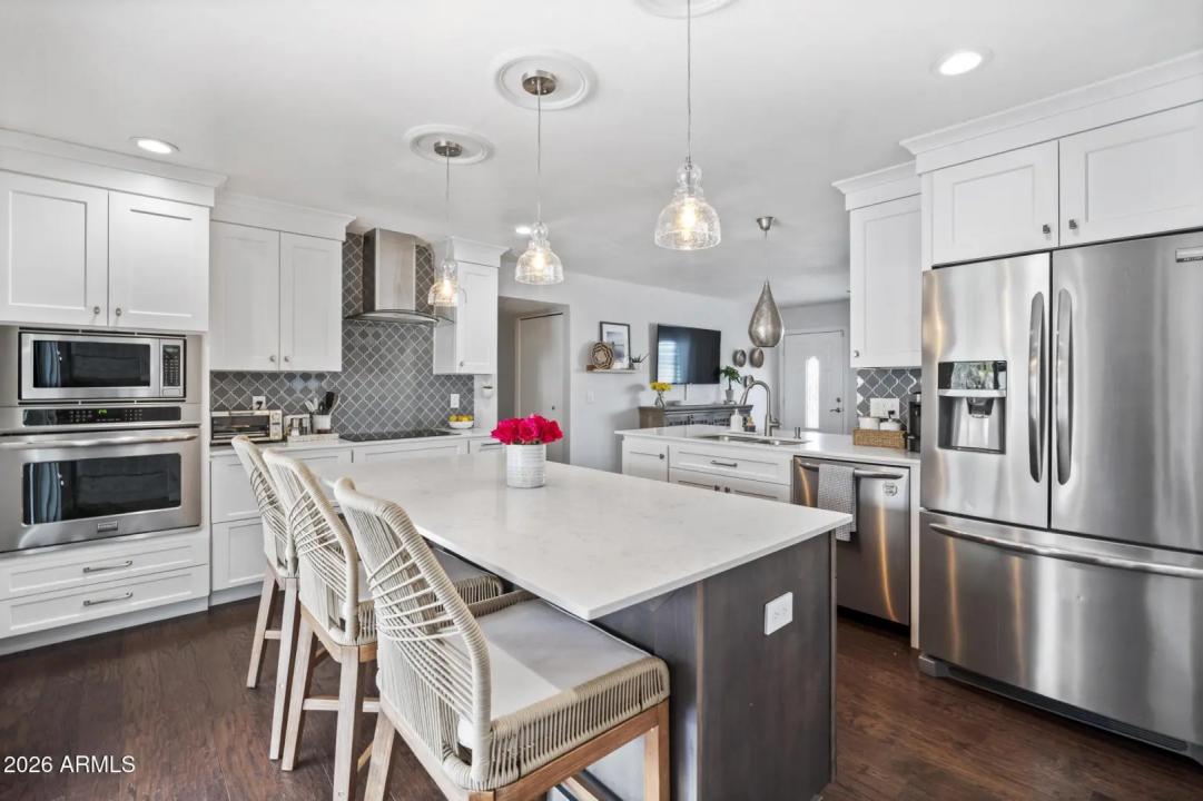 Real Estate Picture 11