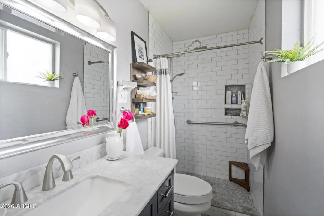 Real Estate Picture 20