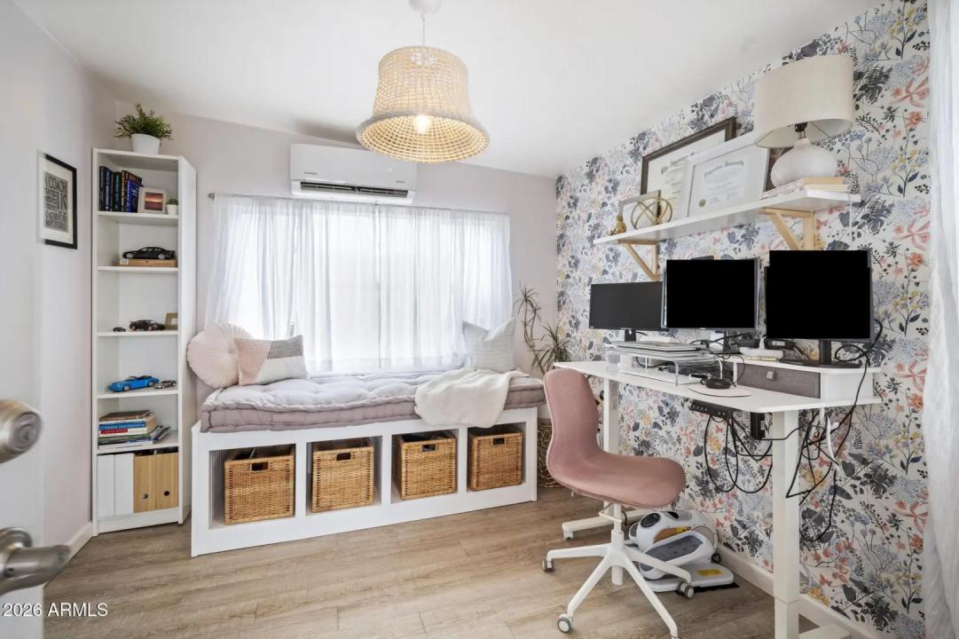 Real Estate Picture 16