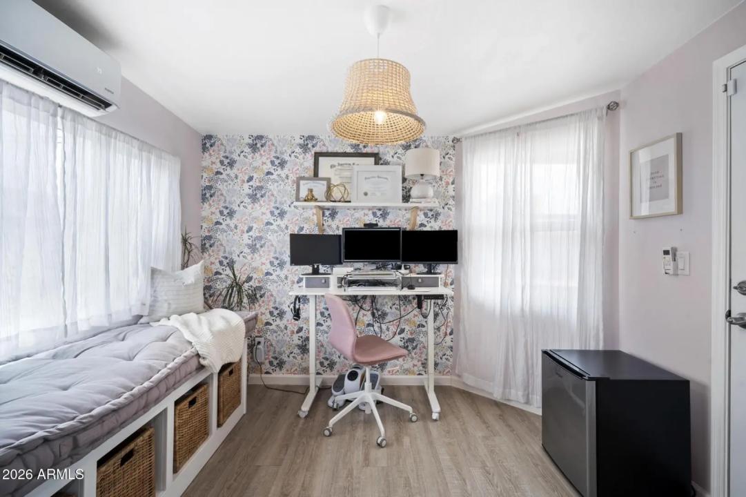 Real Estate Picture 17