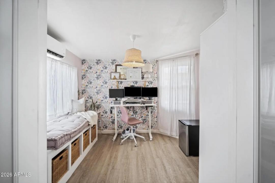 Real Estate Picture 15