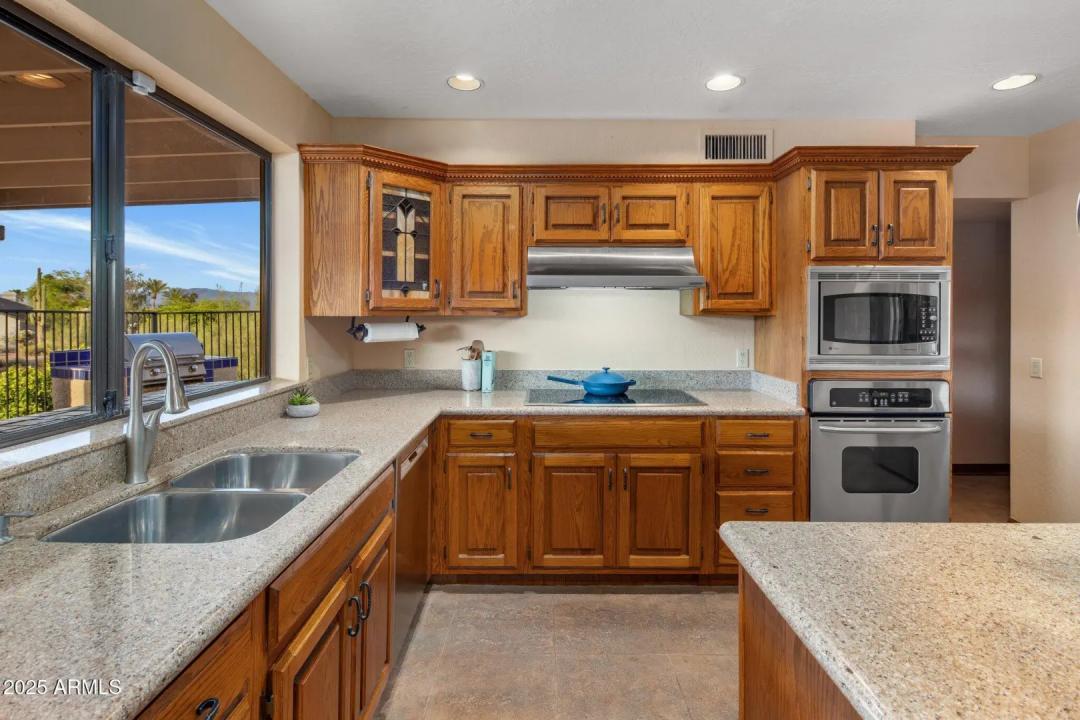 Real Estate Picture 9