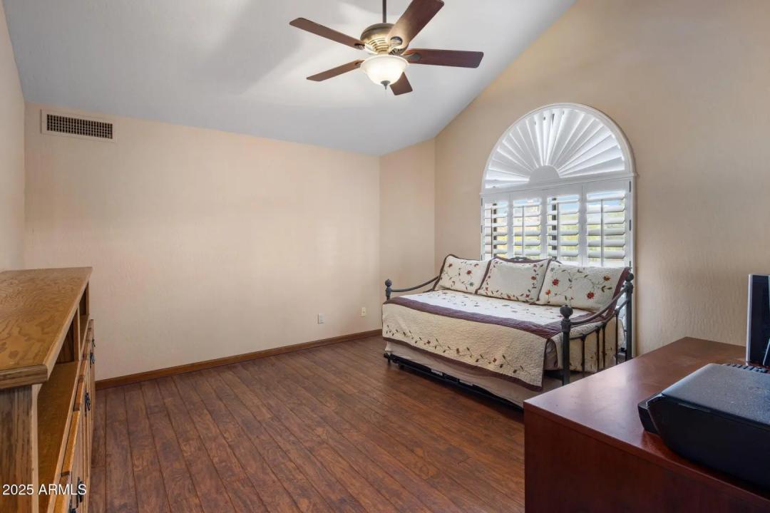 Real Estate Picture 25