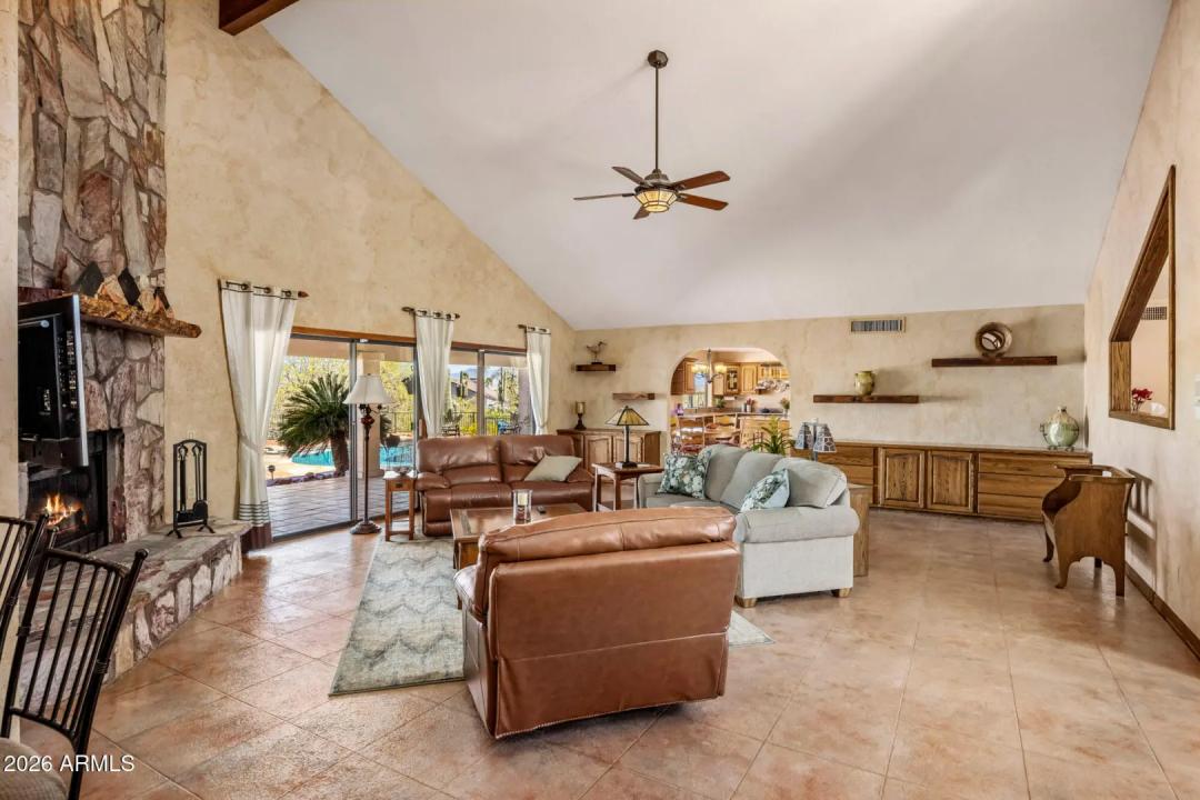 Real Estate Picture 4