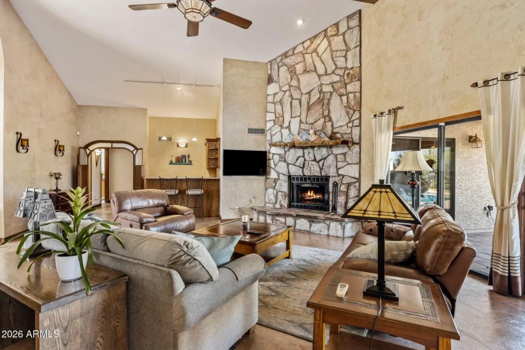 Real Estate Picture 5