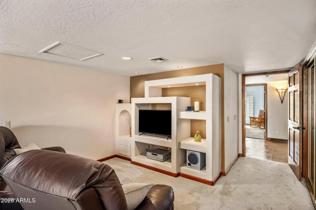 Real Estate Picture 16