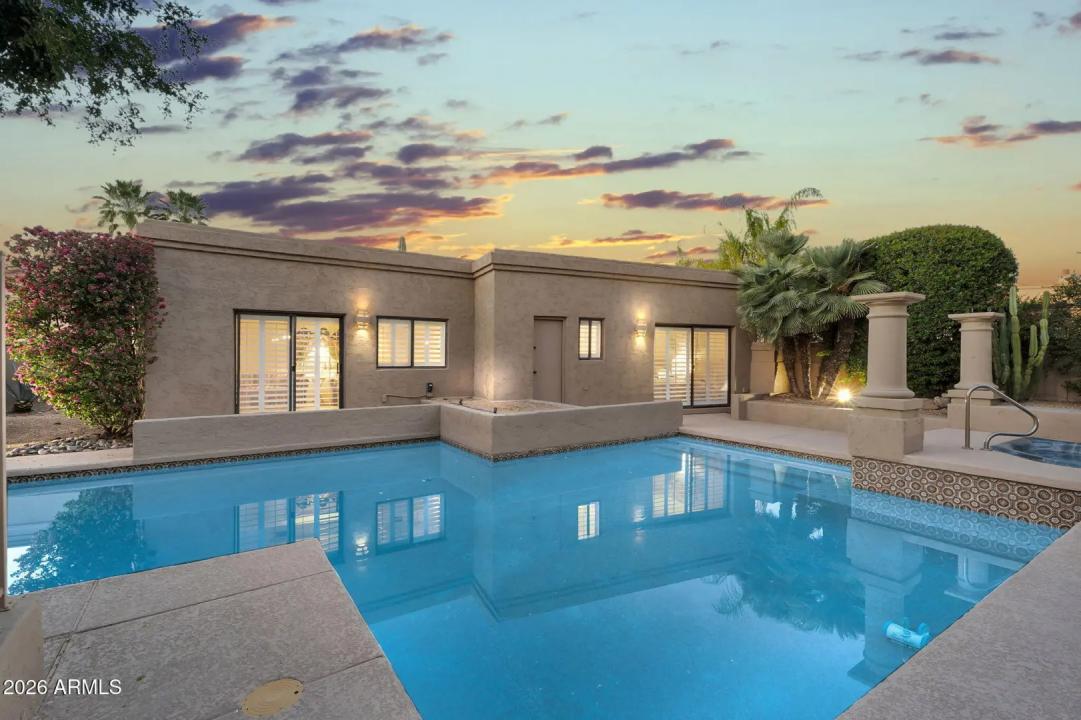 Real Estate Picture 6