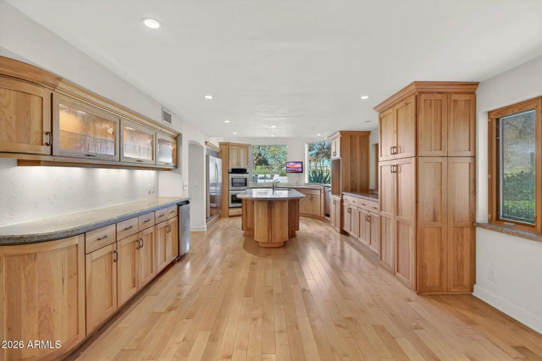 Real Estate Picture 23