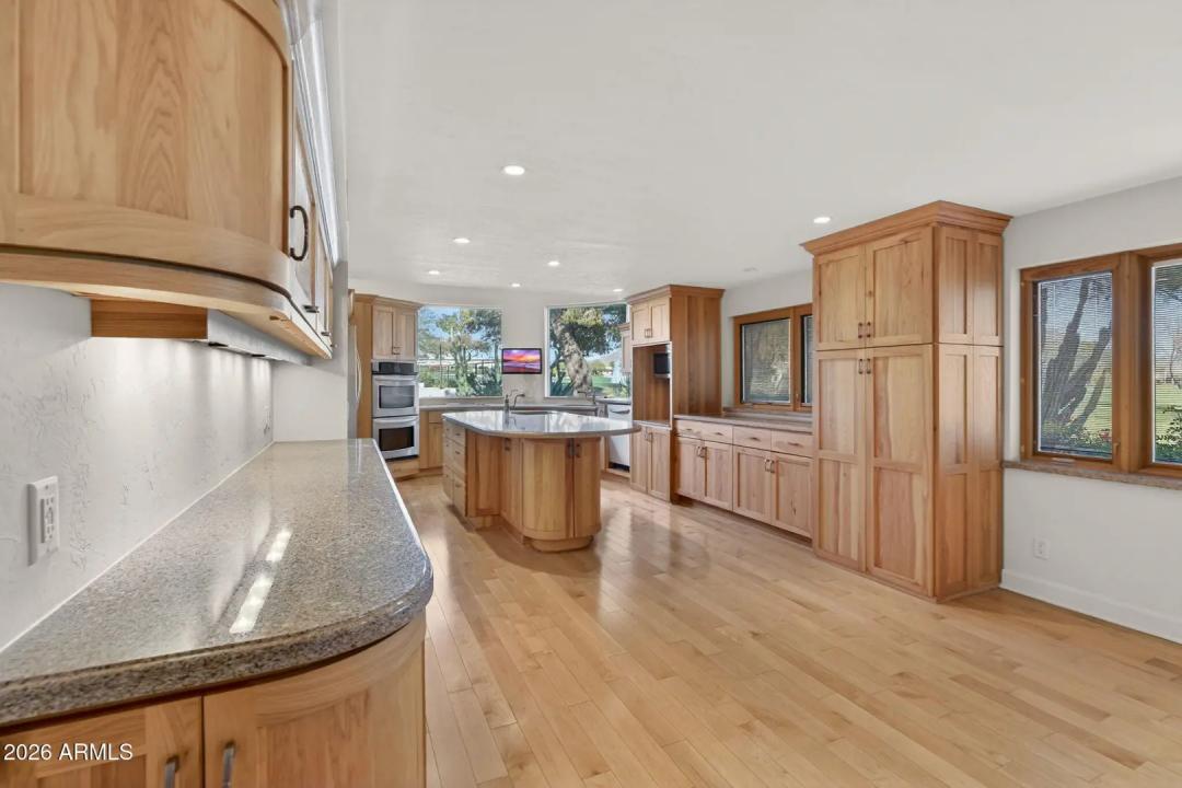 Real Estate Picture 24