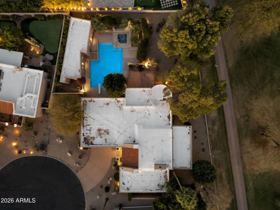 Real Estate Picture 4