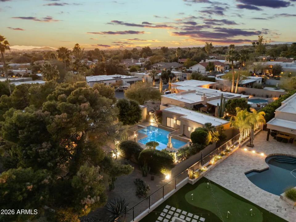 Real Estate Picture 3