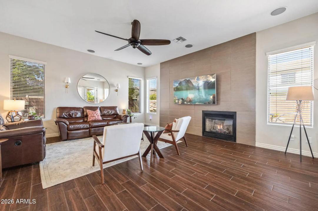 Real Estate Picture 17