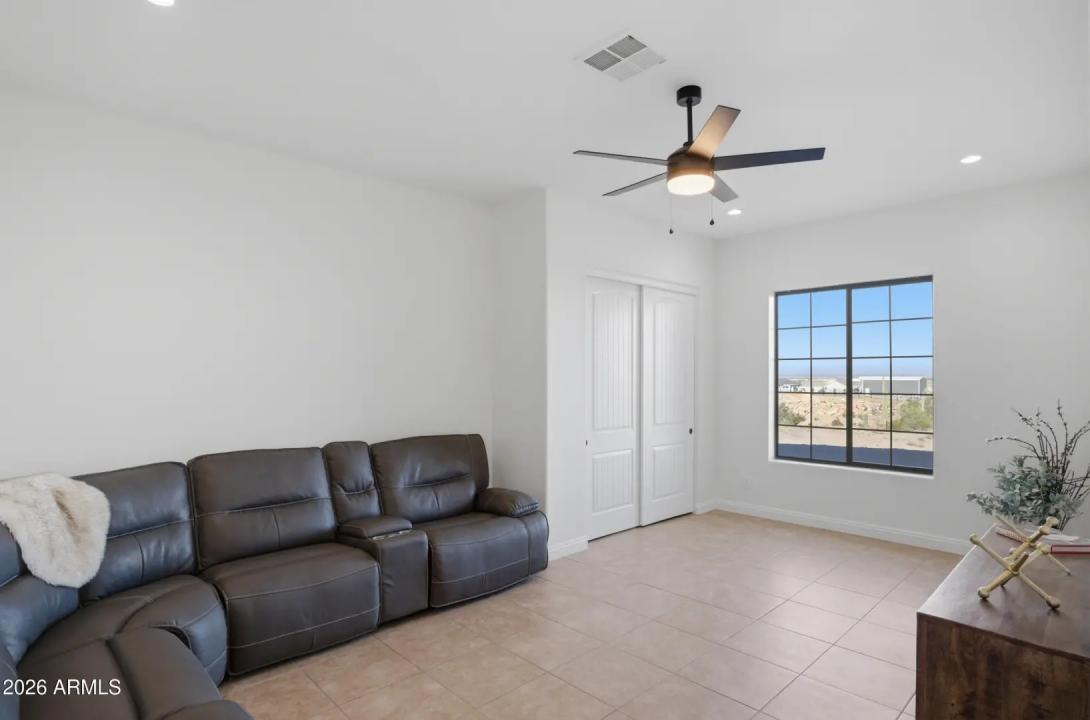 Real Estate Picture 16