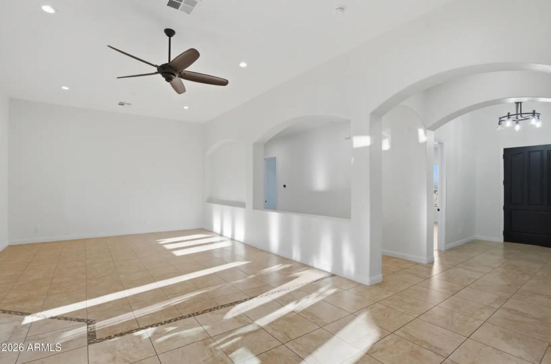 Real Estate Picture 12