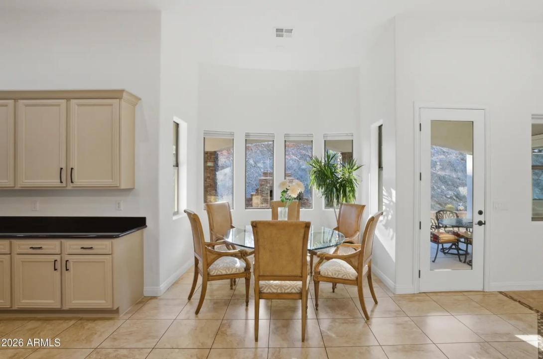 Real Estate Picture 9