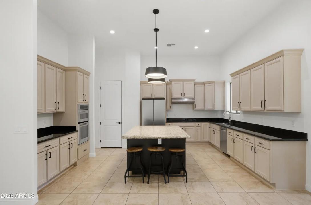 Real Estate Picture 4