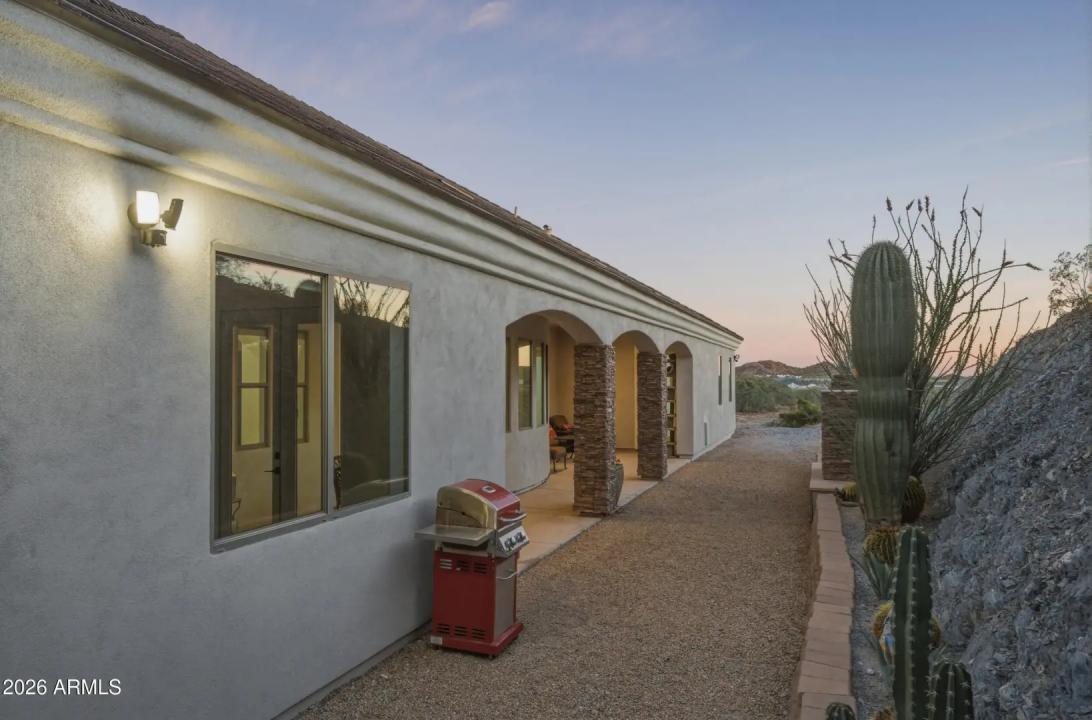 Real Estate Picture 50