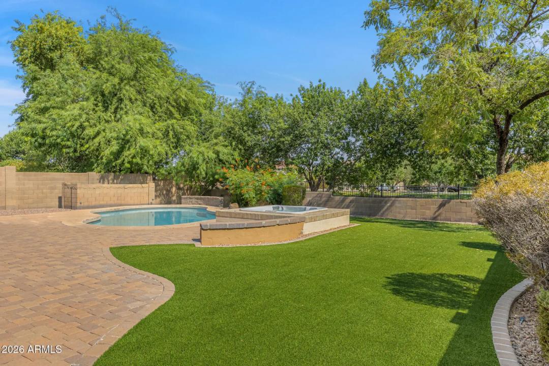 Real Estate Picture 3