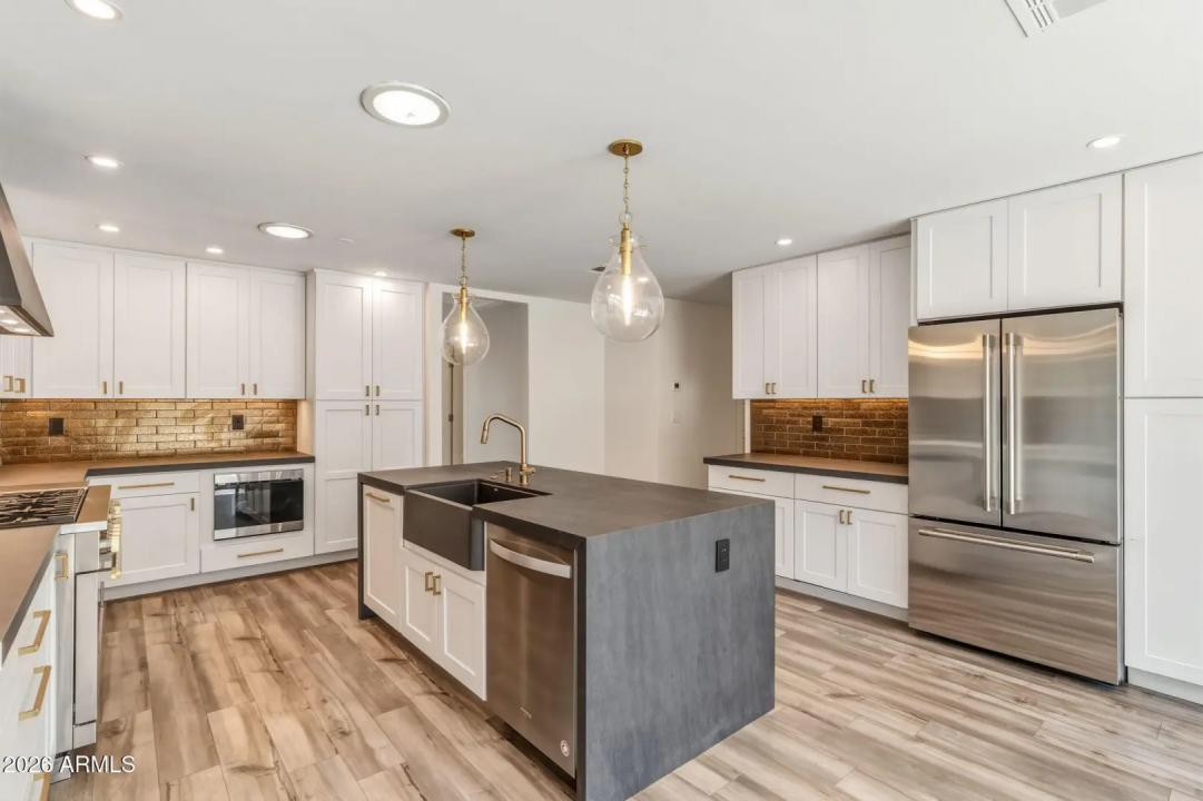 Real Estate Picture 5