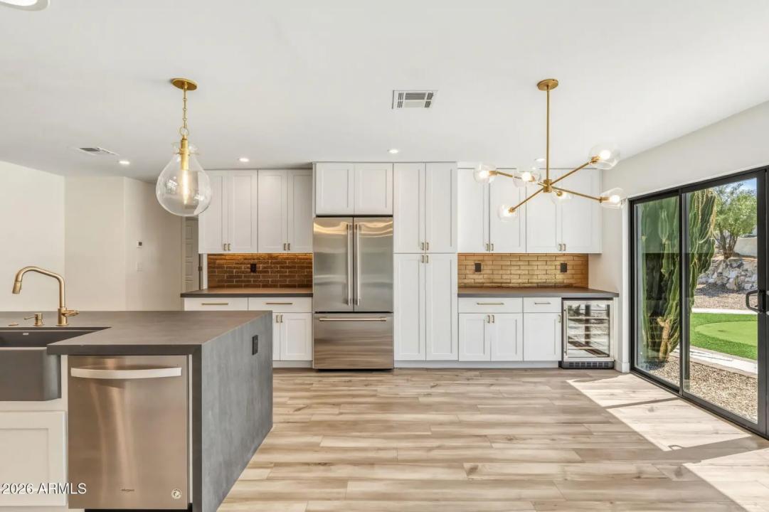 Real Estate Picture 6