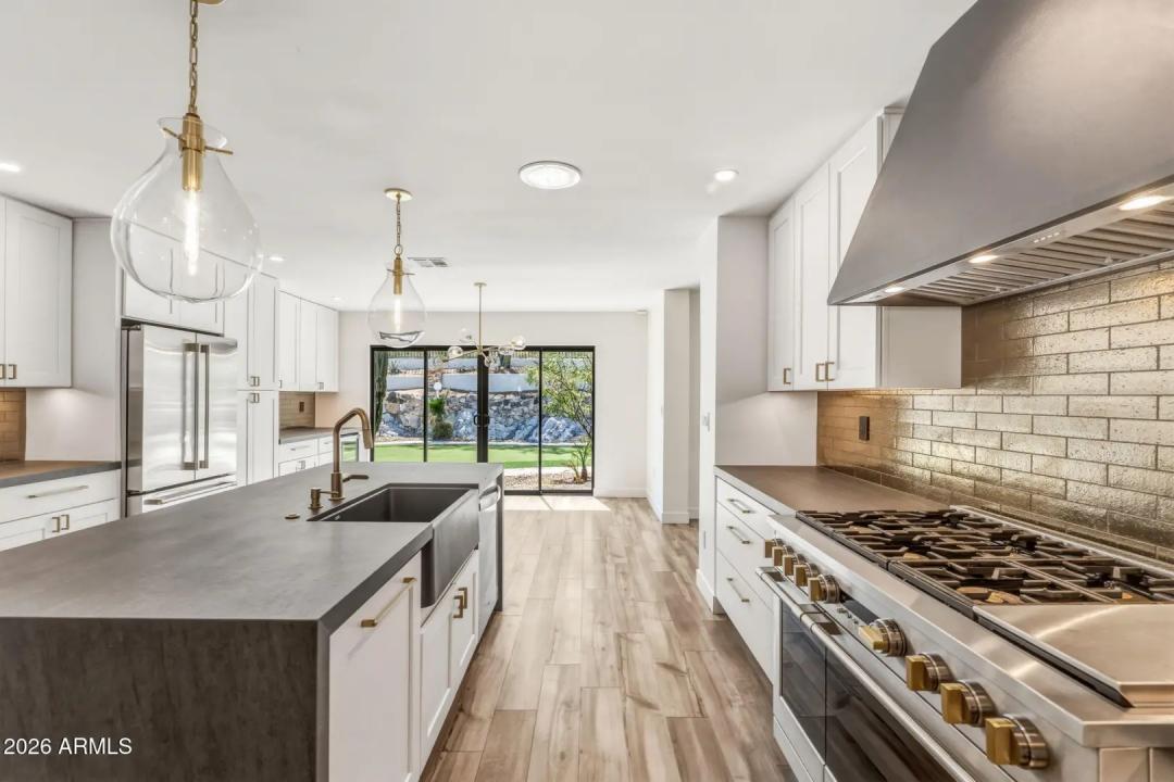 Real Estate Picture 7