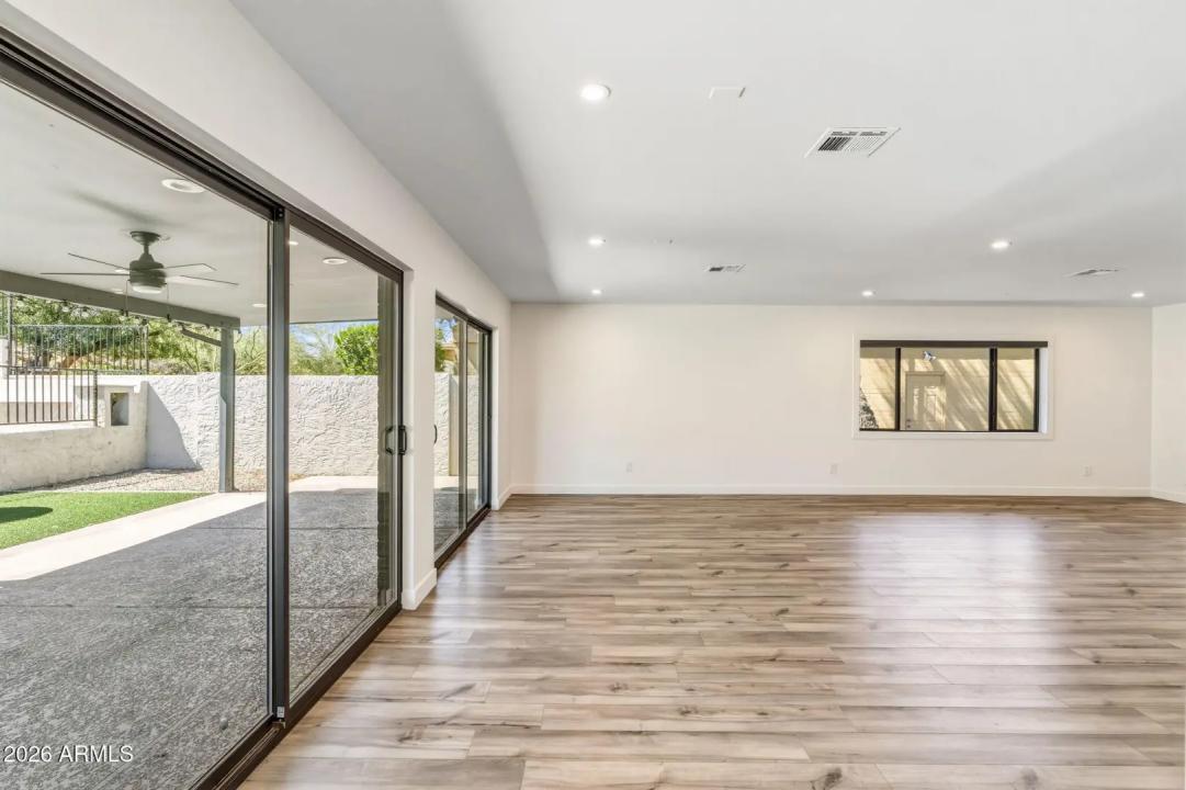 Real Estate Picture 17