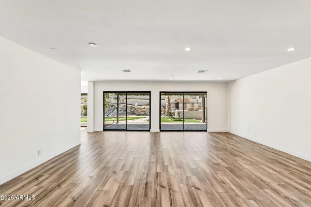 Real Estate Picture 32