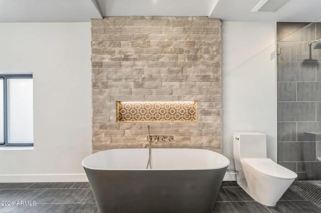 Real Estate Picture 10