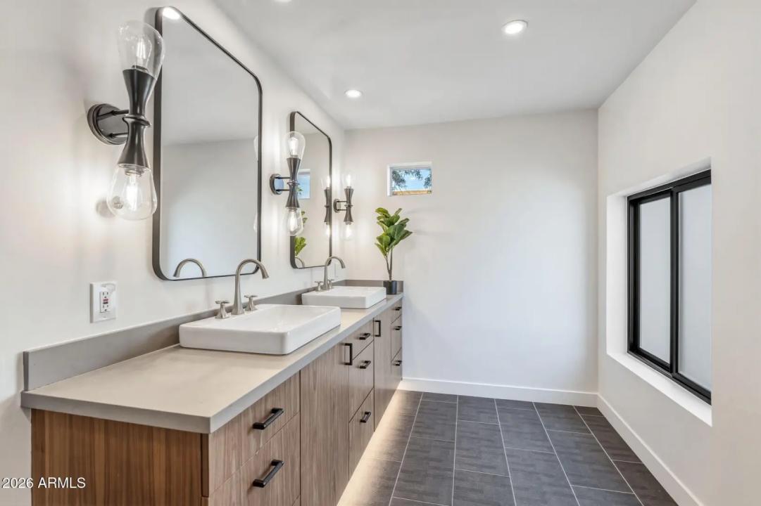 Real Estate Picture 12