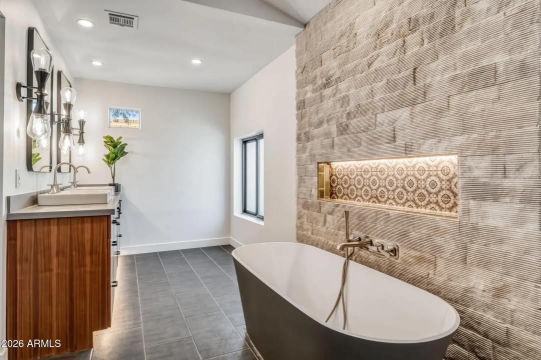 Real Estate Picture 13