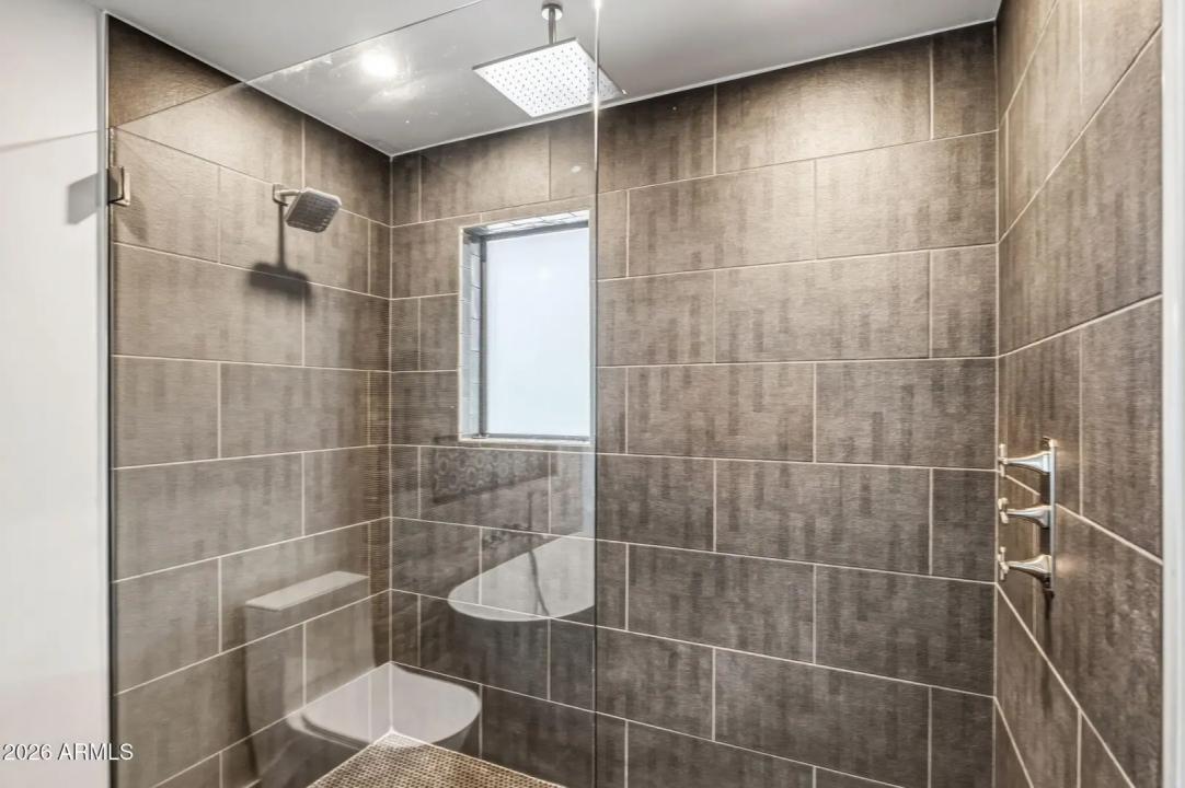 Real Estate Picture 18