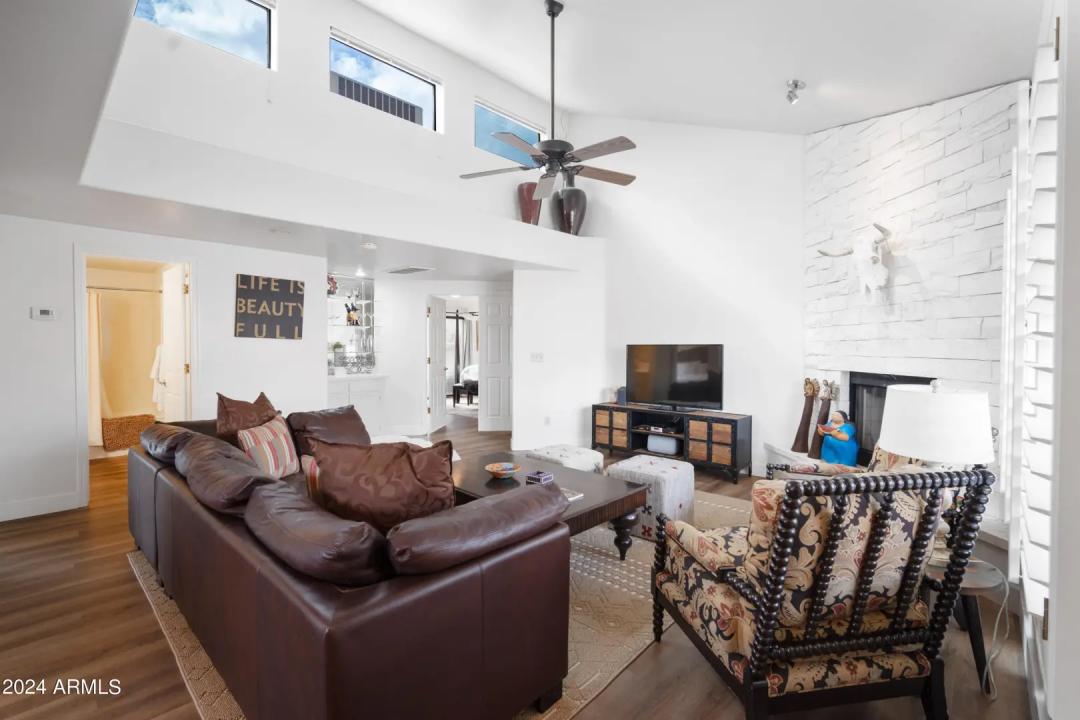 Real Estate Picture 3