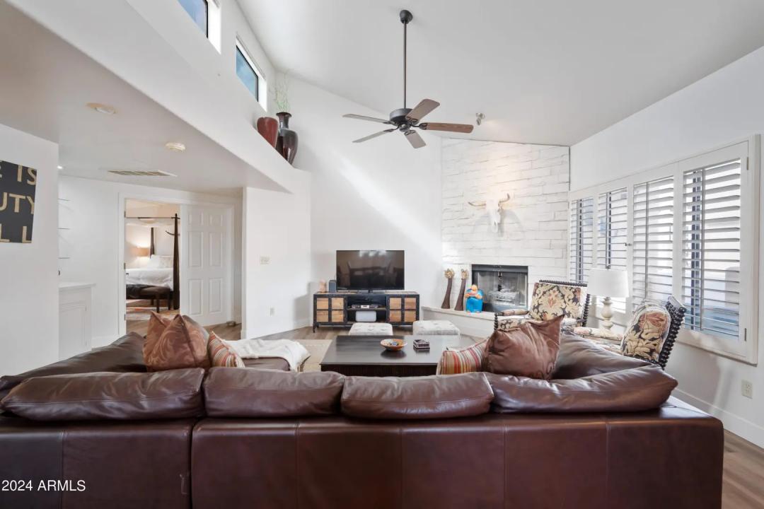 Real Estate Picture 4