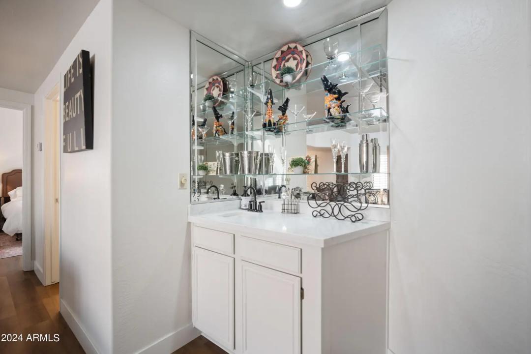 Real Estate Picture 8