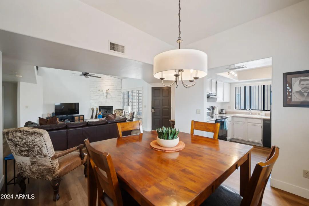 Real Estate Picture 11