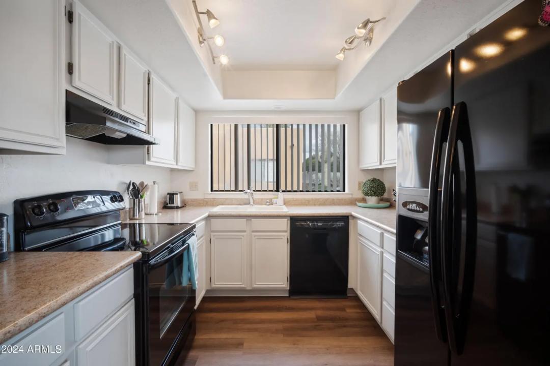 Real Estate Picture 12