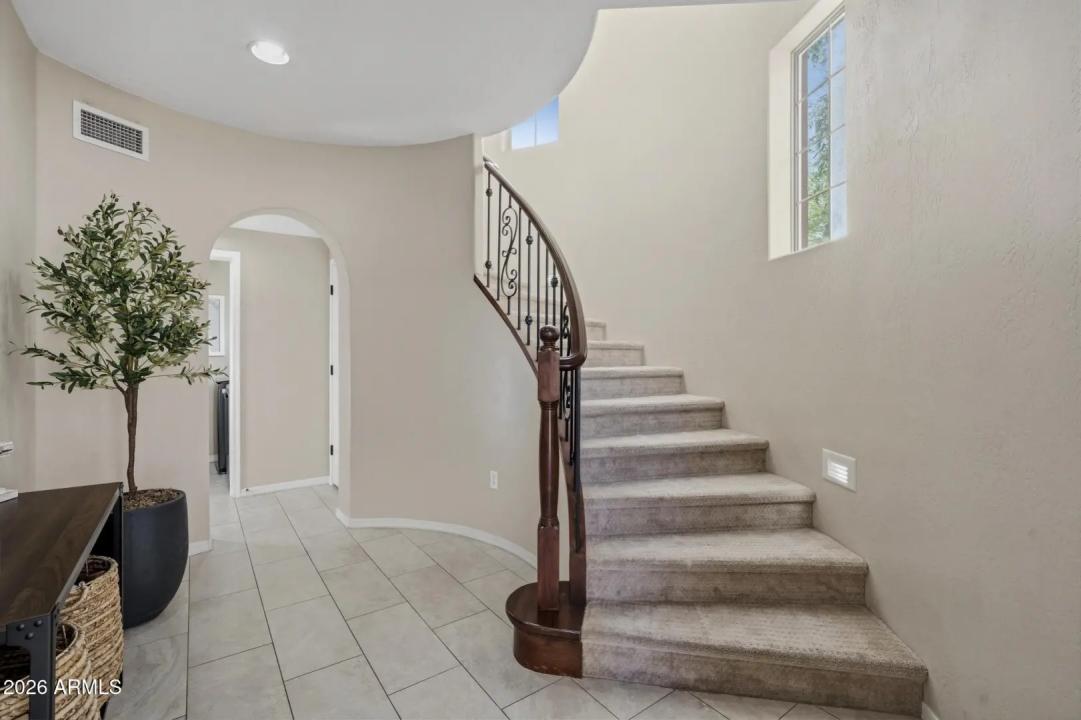 Real Estate Picture 4