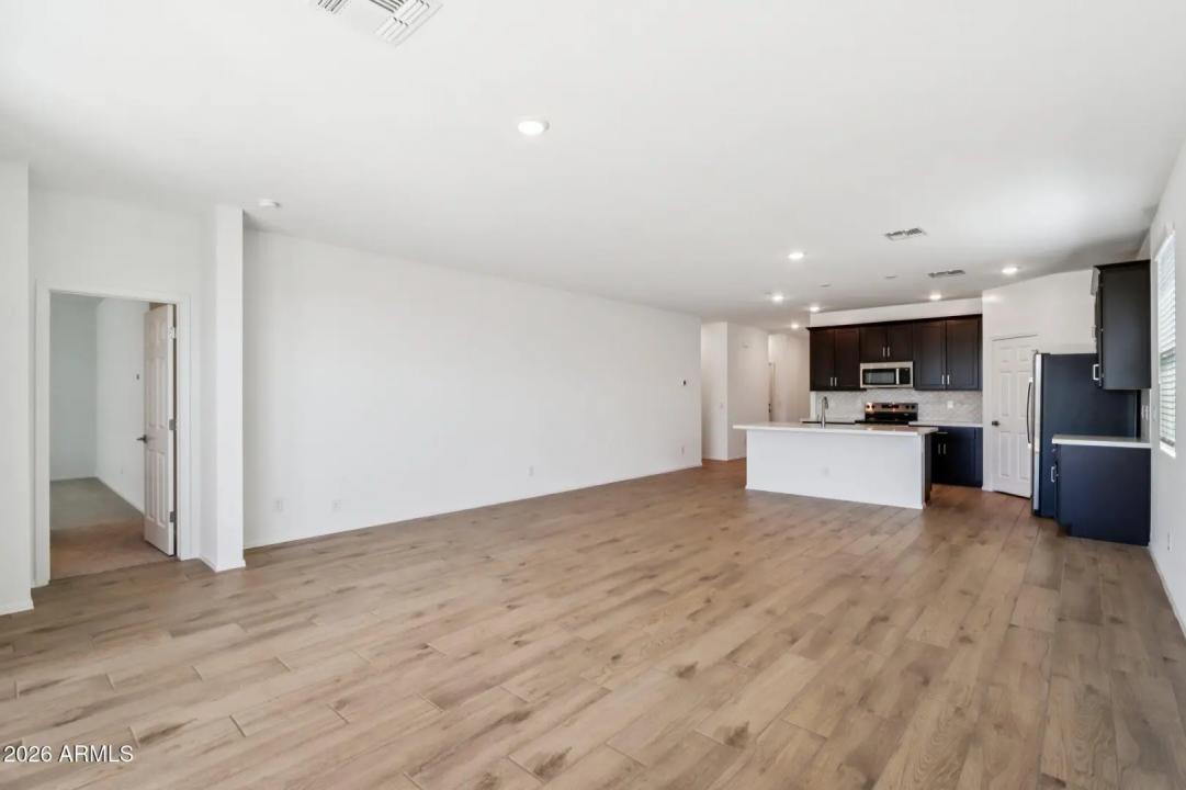 Real Estate Picture 4