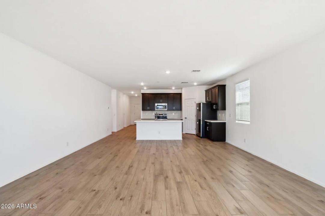 Real Estate Picture 5