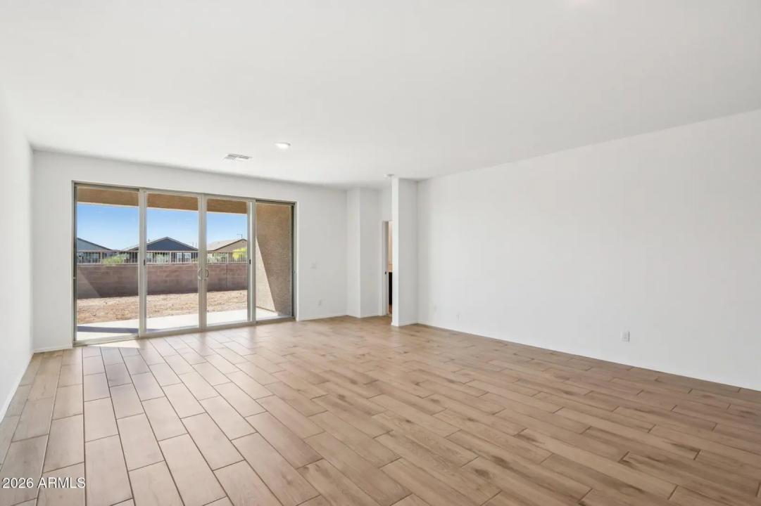 Real Estate Picture 7