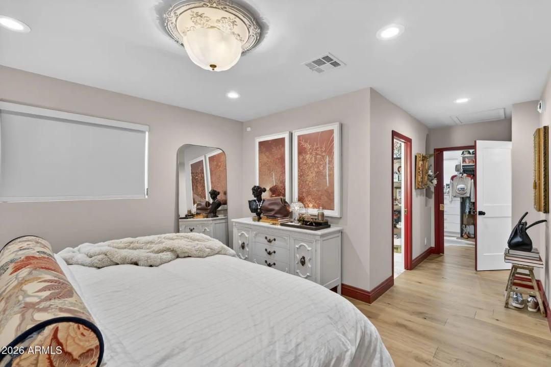 Real Estate Picture 12