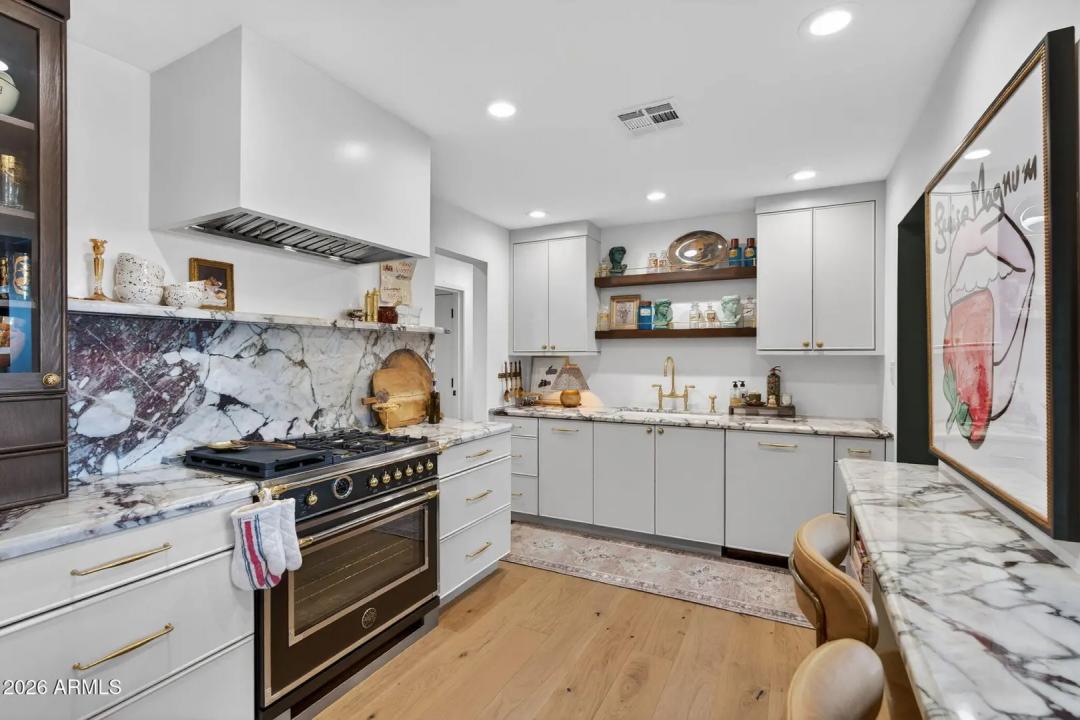 Real Estate Picture 3