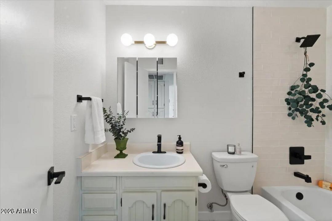 Real Estate Picture 9