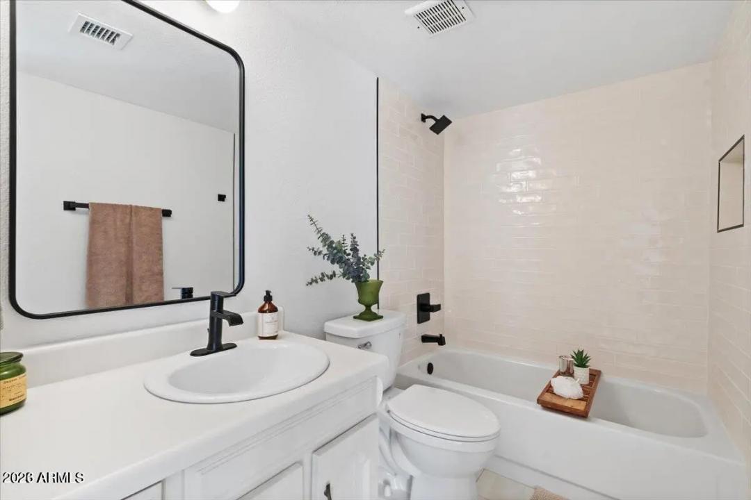 Real Estate Picture 12