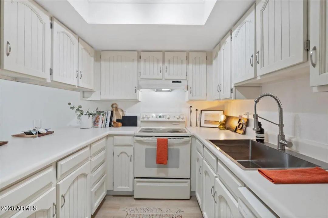 Real Estate Picture 4